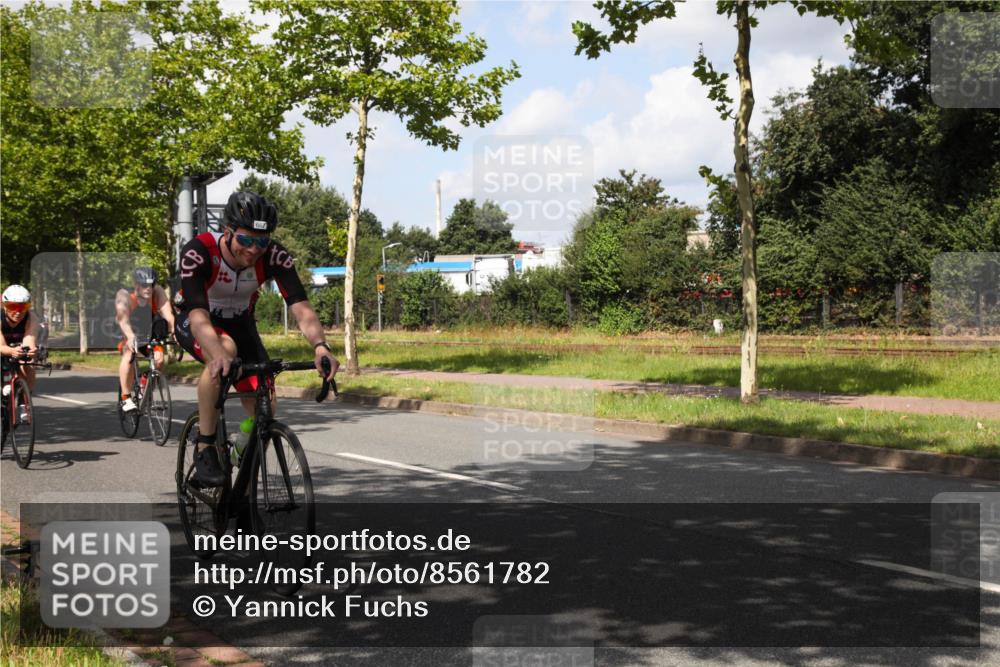 10.08.2025 - GEWOBA Citytriathlon Bremen Yannick Fuchs http://msf.ph/oto/8561782 10.08.2025 12:21:08 Radfahren 555, 558, 581, 662, 701, 758, 785, 795, 813, 869, 969, 975, 1002 meine-sportfotos.de