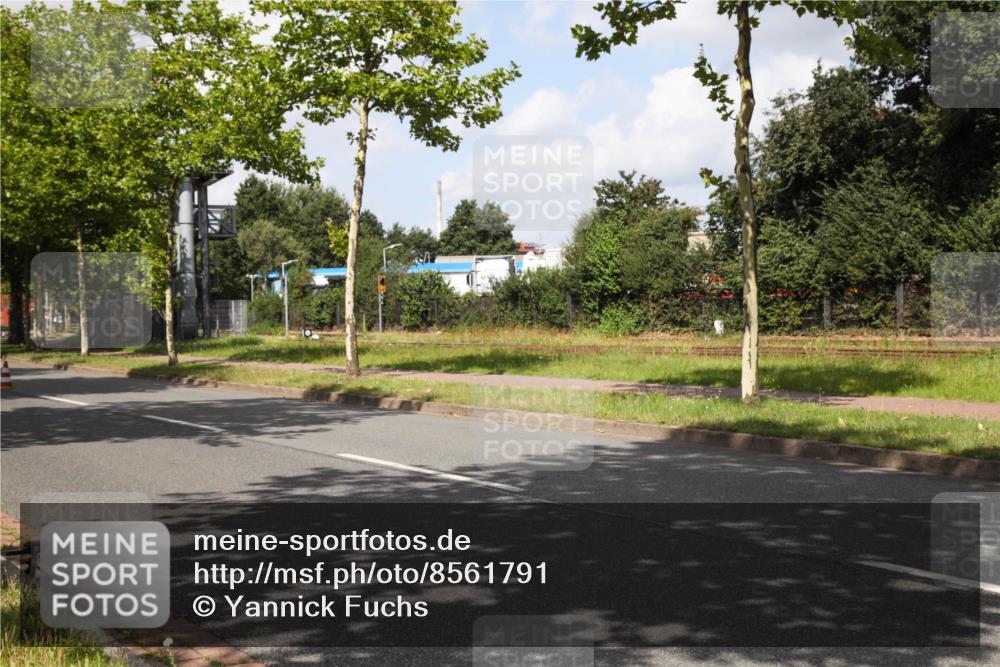 10.08.2025 - GEWOBA Citytriathlon Bremen Yannick Fuchs http://msf.ph/oto/8561791 10.08.2025 12:21:10 Radfahren 555, 558, 581, 662, 701, 758, 785, 813, 869, 913, 969, 975, 1002 meine-sportfotos.de