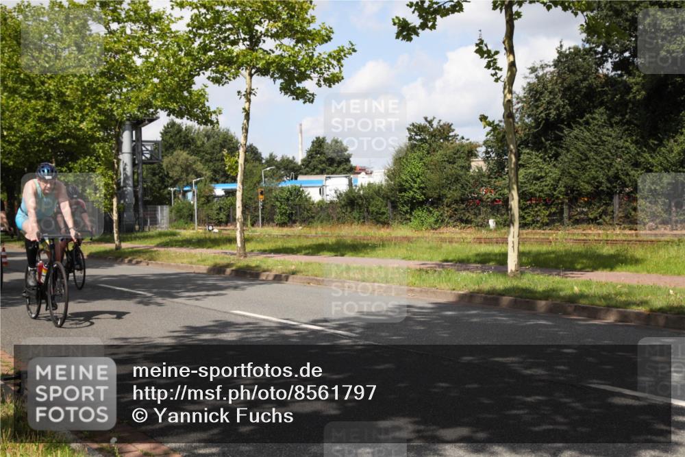 10.08.2025 - GEWOBA Citytriathlon Bremen Yannick Fuchs http://msf.ph/oto/8561797 10.08.2025 12:21:11 Radfahren 555, 558, 581, 662, 701, 758, 761, 785, 813, 869, 913, 969, 975, 1002 meine-sportfotos.de