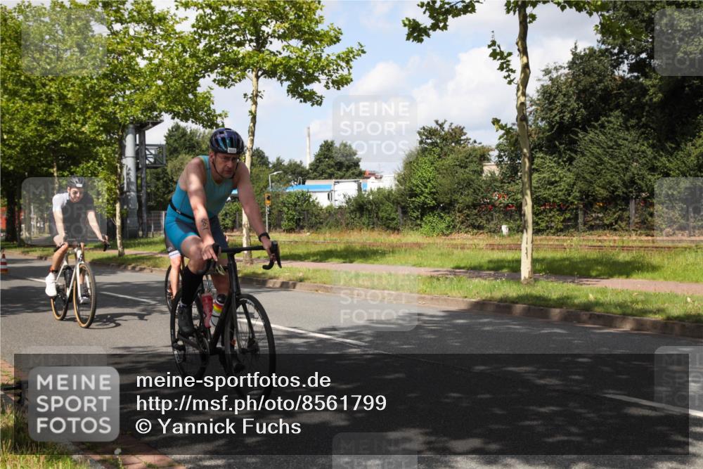 10.08.2025 - GEWOBA Citytriathlon Bremen Yannick Fuchs http://msf.ph/oto/8561799 10.08.2025 12:21:12 Radfahren 555, 558, 581, 662, 701, 758, 761, 785, 813, 869, 913, 969, 975, 1002 meine-sportfotos.de