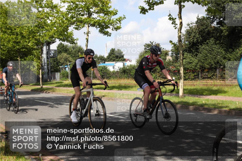 10.08.2025 - GEWOBA Citytriathlon Bremen Yannick Fuchs http://msf.ph/oto/8561800 10.08.2025 12:21:12 Radfahren 555, 558, 581, 662, 701, 758, 761, 785, 813, 869, 913, 969, 975, 1002 meine-sportfotos.de
