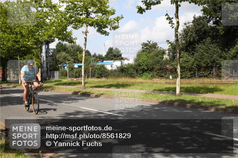 10.08.2025 - GEWOBA Citytriathlon Bremen Yannick Fuchs http://msf.ph/oto/8561829 10.08.2025 12:21:18 Radfahren 555, 558, 618, 662, 758, 761, 785, 813, 869, 913, 949, 969, 975, 1002 meine-sportfotos.de