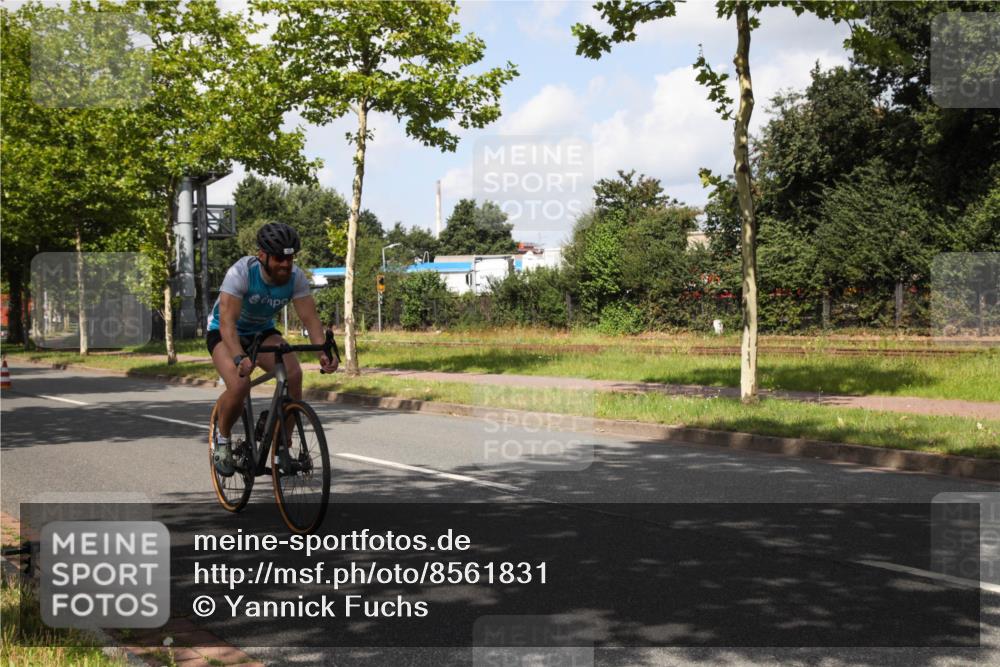 10.08.2025 - GEWOBA Citytriathlon Bremen Yannick Fuchs http://msf.ph/oto/8561831 10.08.2025 12:21:19 Radfahren 555, 618, 662, 758, 761, 785, 813, 869, 913, 949, 969, 975, 1002 meine-sportfotos.de