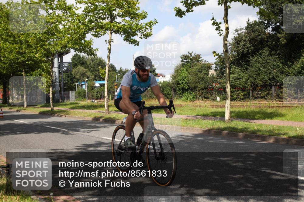 10.08.2025 - GEWOBA Citytriathlon Bremen Yannick Fuchs http://msf.ph/oto/8561833 10.08.2025 12:21:19 Radfahren 555, 618, 662, 758, 761, 785, 813, 869, 913, 949, 969, 975, 1002 meine-sportfotos.de