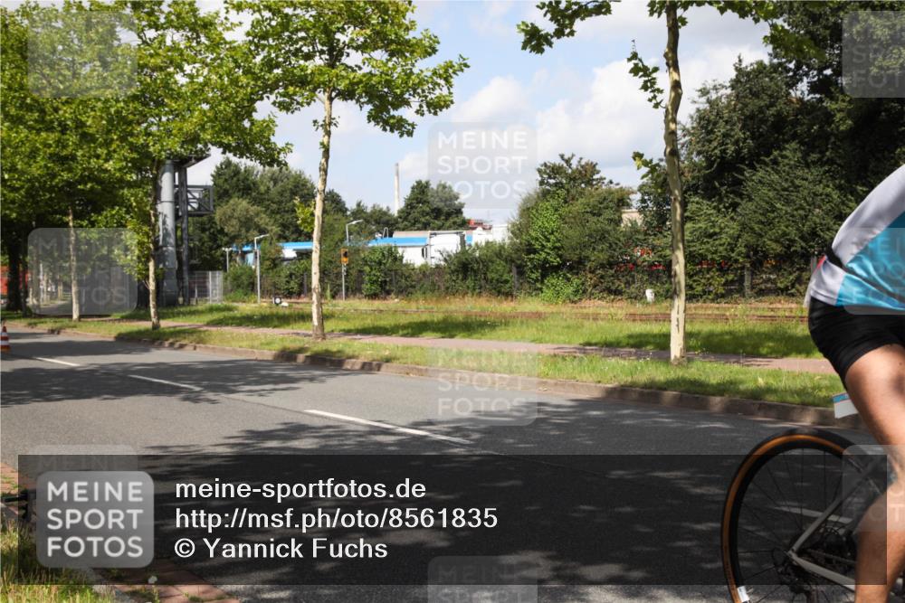 10.08.2025 - GEWOBA Citytriathlon Bremen Yannick Fuchs http://msf.ph/oto/8561835 10.08.2025 12:21:19 Radfahren 555, 618, 662, 758, 761, 785, 813, 869, 913, 949, 969, 975, 1002 meine-sportfotos.de