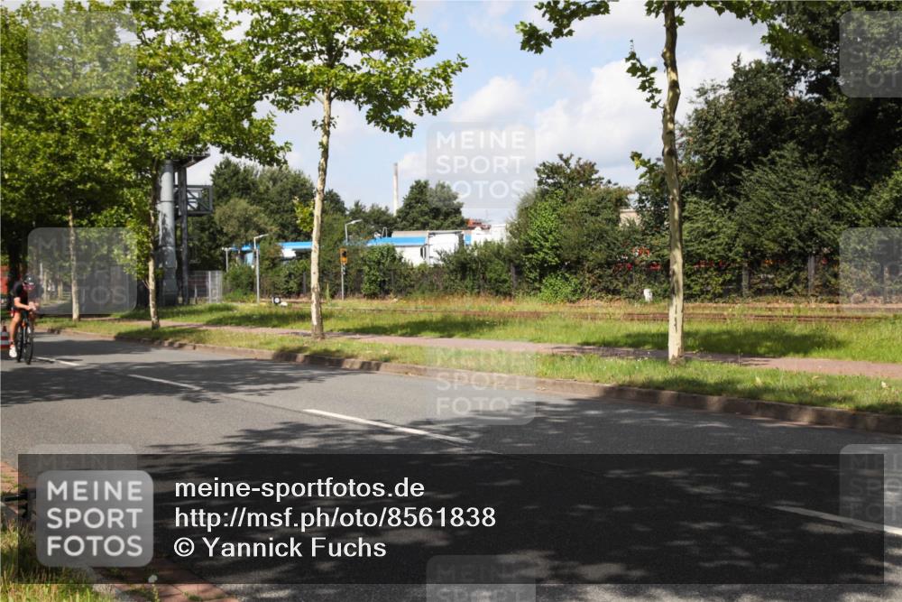 10.08.2025 - GEWOBA Citytriathlon Bremen Yannick Fuchs http://msf.ph/oto/8561838 10.08.2025 12:21:20 Radfahren 555, 618, 662, 758, 761, 785, 813, 869, 913, 949, 969, 975, 1002 meine-sportfotos.de