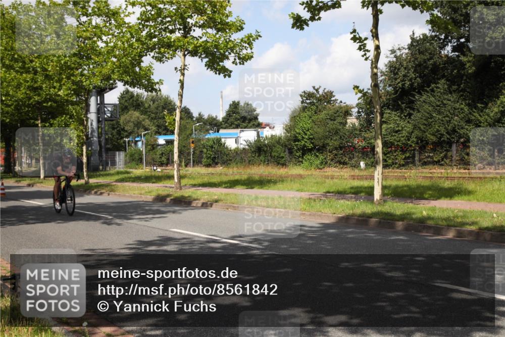 10.08.2025 - GEWOBA Citytriathlon Bremen Yannick Fuchs http://msf.ph/oto/8561842 10.08.2025 12:21:20 Radfahren 555, 618, 662, 758, 761, 785, 813, 869, 913, 949, 969, 975, 1002 meine-sportfotos.de
