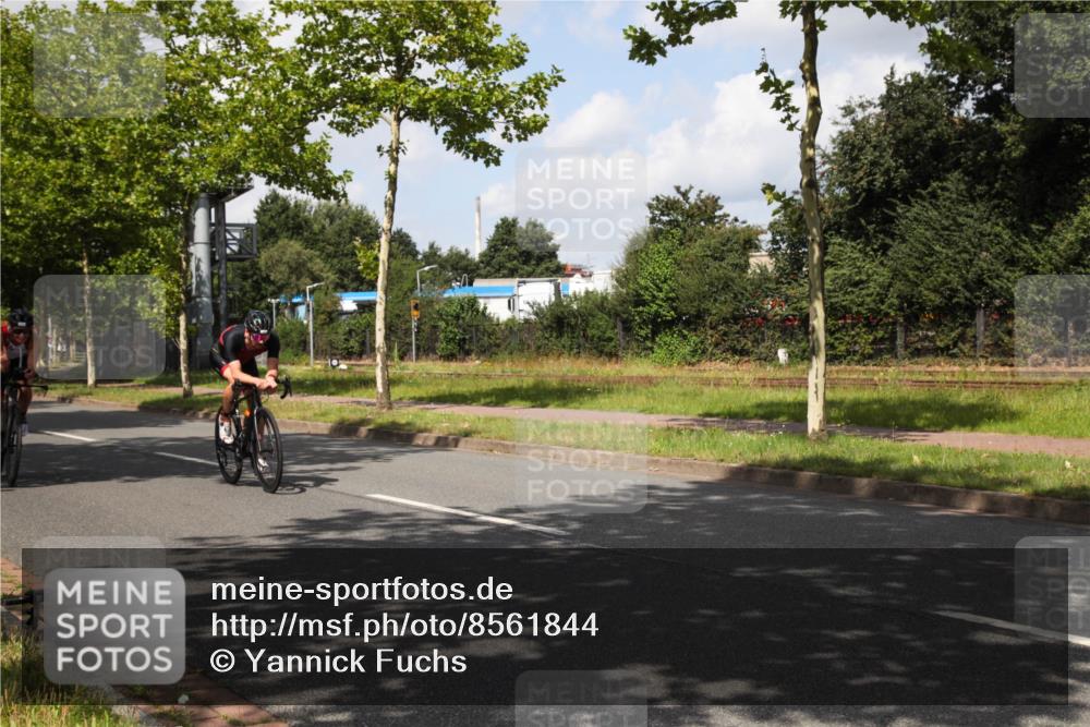 10.08.2025 - GEWOBA Citytriathlon Bremen Yannick Fuchs http://msf.ph/oto/8561844 10.08.2025 12:21:21 Radfahren 555, 618, 662, 758, 761, 785, 813, 869, 913, 949, 969, 975, 1002 meine-sportfotos.de