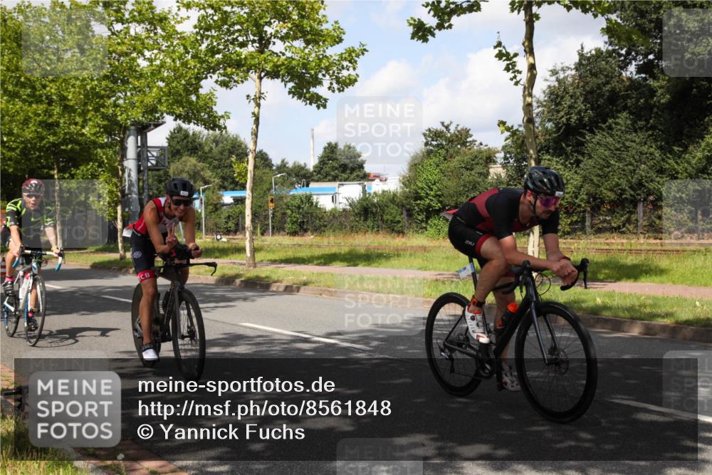 10.08.2025 - GEWOBA Citytriathlon Bremen Yannick Fuchs http://msf.ph/oto/8561848 10.08.2025 12:21:21 Radfahren 555, 618, 662, 758, 761, 785, 813, 869, 913, 949, 969, 975, 1002 meine-sportfotos.de