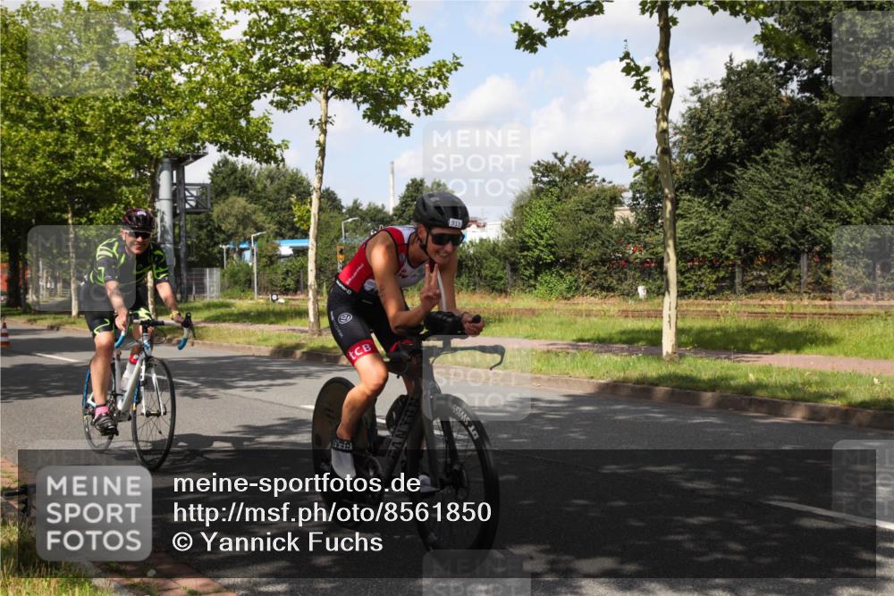 10.08.2025 - GEWOBA Citytriathlon Bremen Yannick Fuchs http://msf.ph/oto/8561850 10.08.2025 12:21:22 Radfahren 555, 618, 761, 785, 813, 869, 913, 949, 975, 1002 meine-sportfotos.de