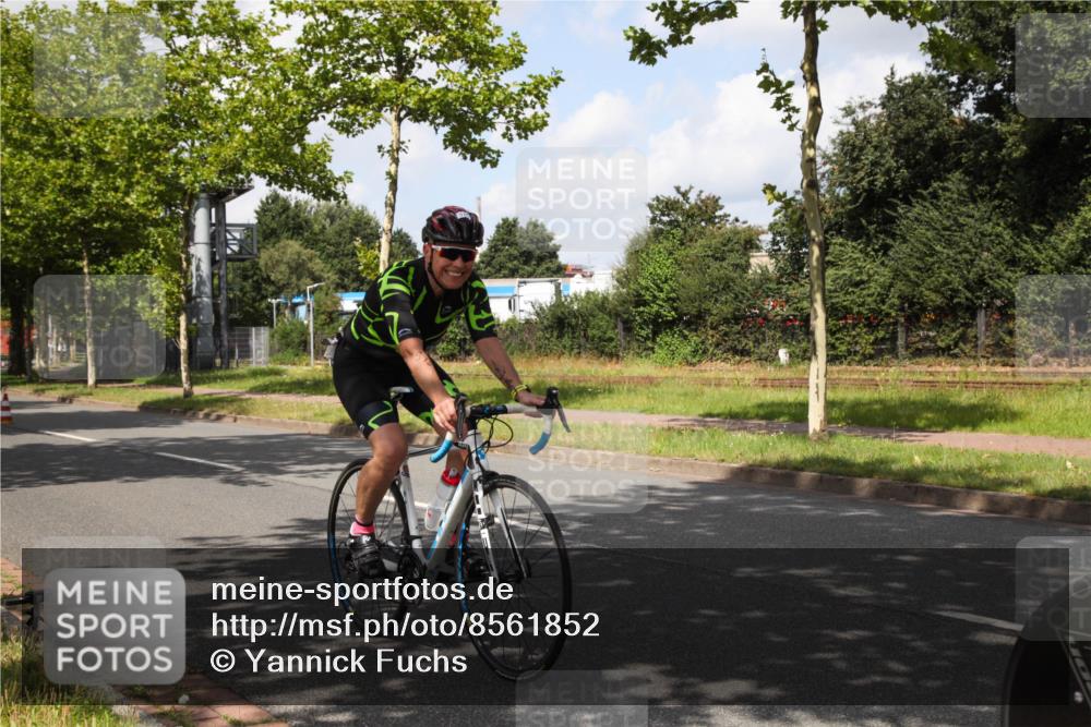 10.08.2025 - GEWOBA Citytriathlon Bremen Yannick Fuchs http://msf.ph/oto/8561852 10.08.2025 12:21:22 Radfahren 555, 618, 761, 785, 813, 869, 913, 949, 975, 1002 meine-sportfotos.de