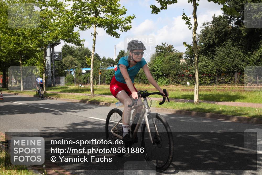 10.08.2025 - GEWOBA Citytriathlon Bremen Yannick Fuchs http://msf.ph/oto/8561886 10.08.2025 12:21:29 Radfahren 618, 761, 785, 913, 923, 949, 975 meine-sportfotos.de