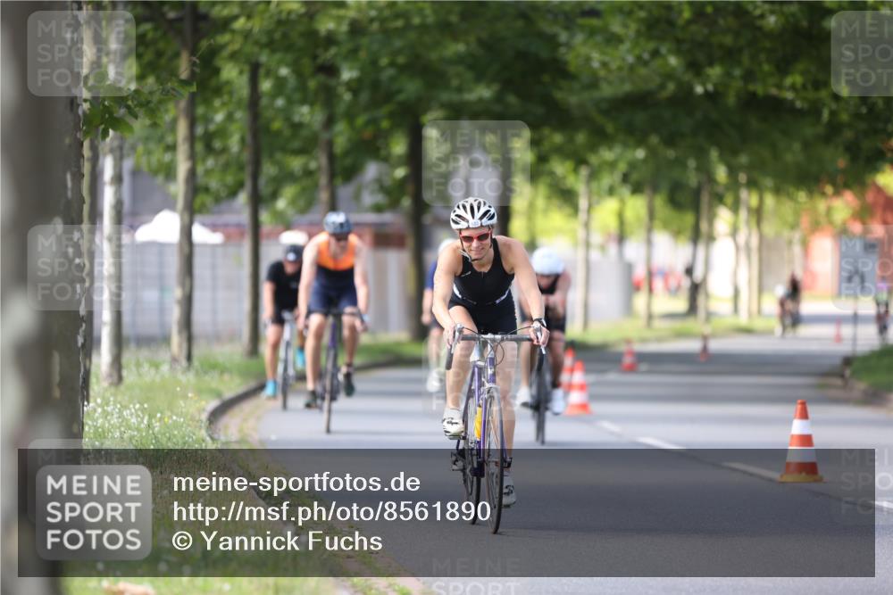 10.08.2025 - GEWOBA Citytriathlon Bremen Yannick Fuchs http://msf.ph/oto/8561890 10.08.2025 14:24:40 Radfahren 3, 165, 180, 247, 298, 332, 432, 488 meine-sportfotos.de