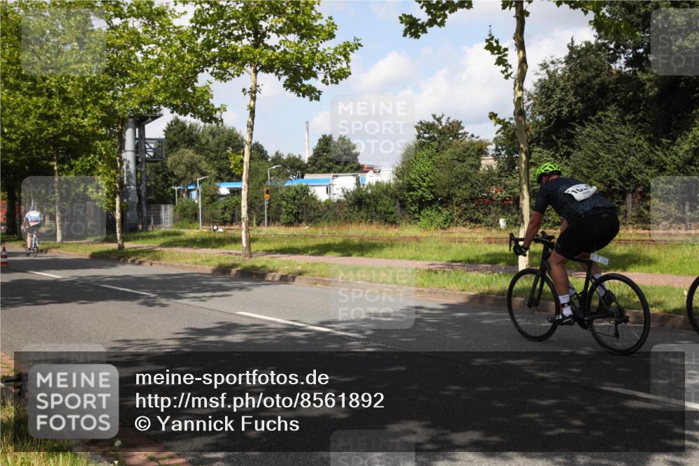 10.08.2025 - GEWOBA Citytriathlon Bremen Yannick Fuchs http://msf.ph/oto/8561892 10.08.2025 12:21:30 Radfahren 618, 761, 785, 913, 923, 949, 975 meine-sportfotos.de