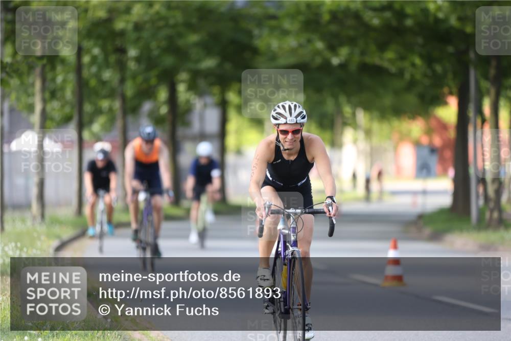 10.08.2025 - GEWOBA Citytriathlon Bremen Yannick Fuchs http://msf.ph/oto/8561893 10.08.2025 14:24:40 Radfahren 3, 165, 180, 247, 298, 332, 432, 488 meine-sportfotos.de