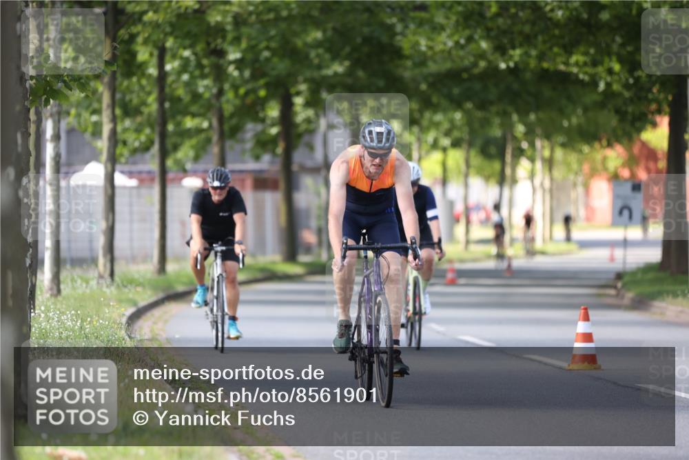 10.08.2025 - GEWOBA Citytriathlon Bremen Yannick Fuchs http://msf.ph/oto/8561901 10.08.2025 14:24:42 Radfahren 3, 165, 180, 247, 298, 332, 432, 488 meine-sportfotos.de
