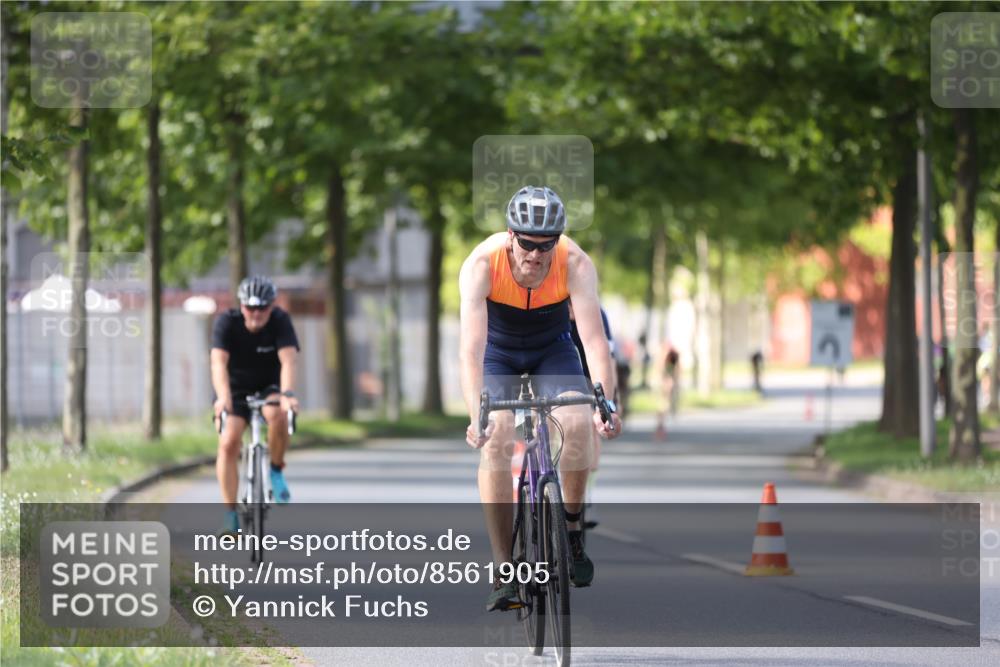 10.08.2025 - GEWOBA Citytriathlon Bremen Yannick Fuchs http://msf.ph/oto/8561905 10.08.2025 14:24:42 Radfahren 3, 165, 180, 247, 298, 332, 432, 488 meine-sportfotos.de