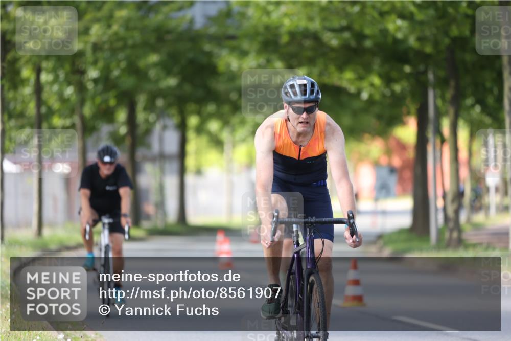 10.08.2025 - GEWOBA Citytriathlon Bremen Yannick Fuchs http://msf.ph/oto/8561907 10.08.2025 14:24:42 Radfahren 3, 165, 180, 247, 298, 332, 432, 488 meine-sportfotos.de