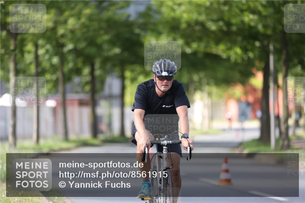 10.08.2025 - GEWOBA Citytriathlon Bremen Yannick Fuchs http://msf.ph/oto/8561915 10.08.2025 14:24:44 Radfahren 3, 165, 180, 247, 298, 332, 346, 432, 488 meine-sportfotos.de