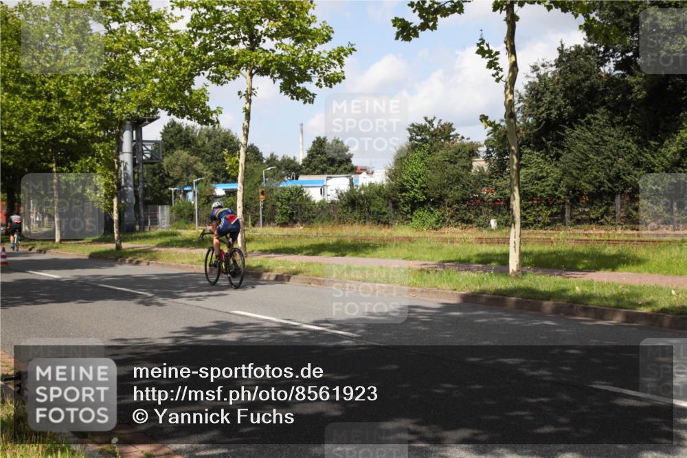 10.08.2025 - GEWOBA Citytriathlon Bremen Yannick Fuchs http://msf.ph/oto/8561923 10.08.2025 12:21:35 Radfahren 618, 761, 913, 923, 949 meine-sportfotos.de