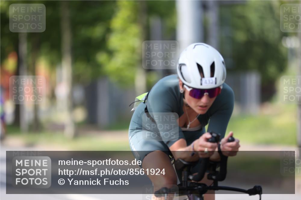 10.08.2025 - GEWOBA Citytriathlon Bremen Yannick Fuchs http://msf.ph/oto/8561924 10.08.2025 14:24:51 Radfahren 22, 165, 180, 247, 269, 298, 332, 346, 432, 488 meine-sportfotos.de