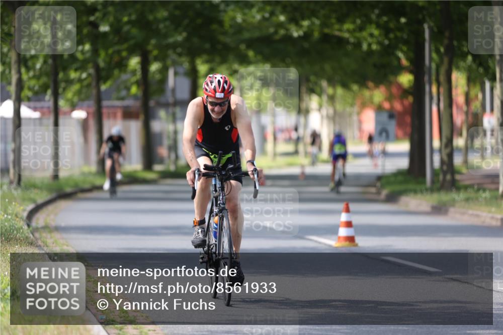 10.08.2025 - GEWOBA Citytriathlon Bremen Yannick Fuchs http://msf.ph/oto/8561933 10.08.2025 14:24:53 Radfahren 22, 165, 166, 180, 202, 235, 269, 298, 332, 346, 432 meine-sportfotos.de