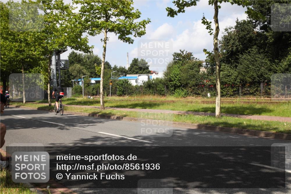 10.08.2025 - GEWOBA Citytriathlon Bremen Yannick Fuchs http://msf.ph/oto/8561936 10.08.2025 12:21:38 Radfahren 618, 923, 949 meine-sportfotos.de