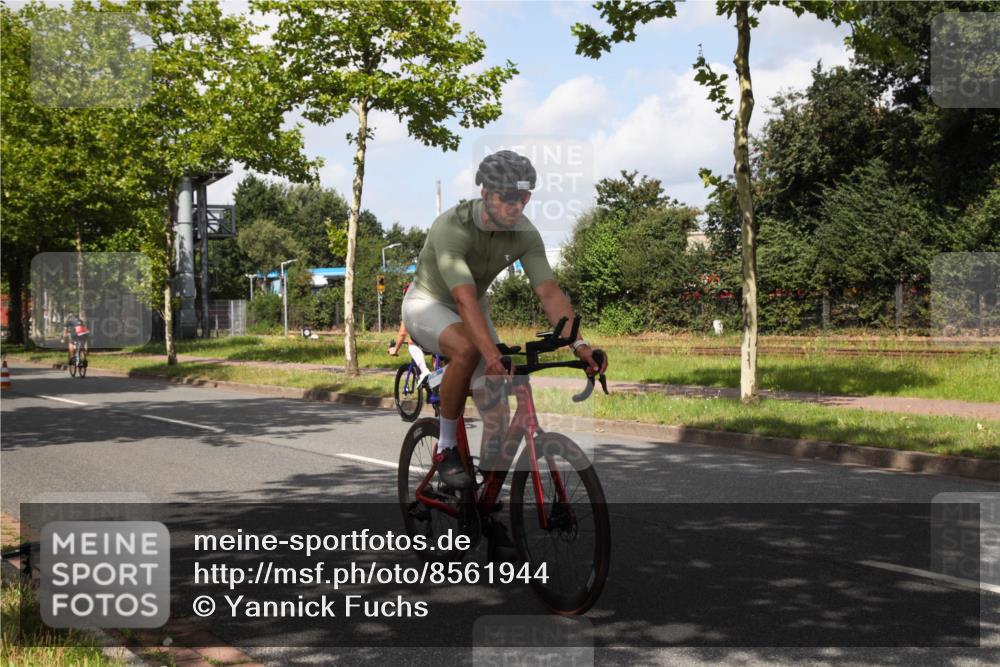 10.08.2025 - GEWOBA Citytriathlon Bremen Yannick Fuchs http://msf.ph/oto/8561944 10.08.2025 12:21:49 Radfahren 572, 862, 923 meine-sportfotos.de
