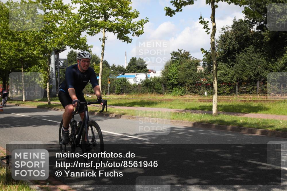 10.08.2025 - GEWOBA Citytriathlon Bremen Yannick Fuchs http://msf.ph/oto/8561946 10.08.2025 12:21:52 Radfahren 572, 862, 923 meine-sportfotos.de