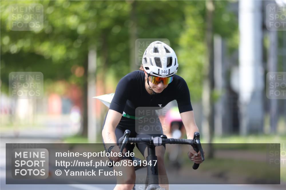 10.08.2025 - GEWOBA Citytriathlon Bremen Yannick Fuchs http://msf.ph/oto/8561947 10.08.2025 14:24:59 Radfahren 22, 166, 202, 235, 269, 332, 346, 432 meine-sportfotos.de