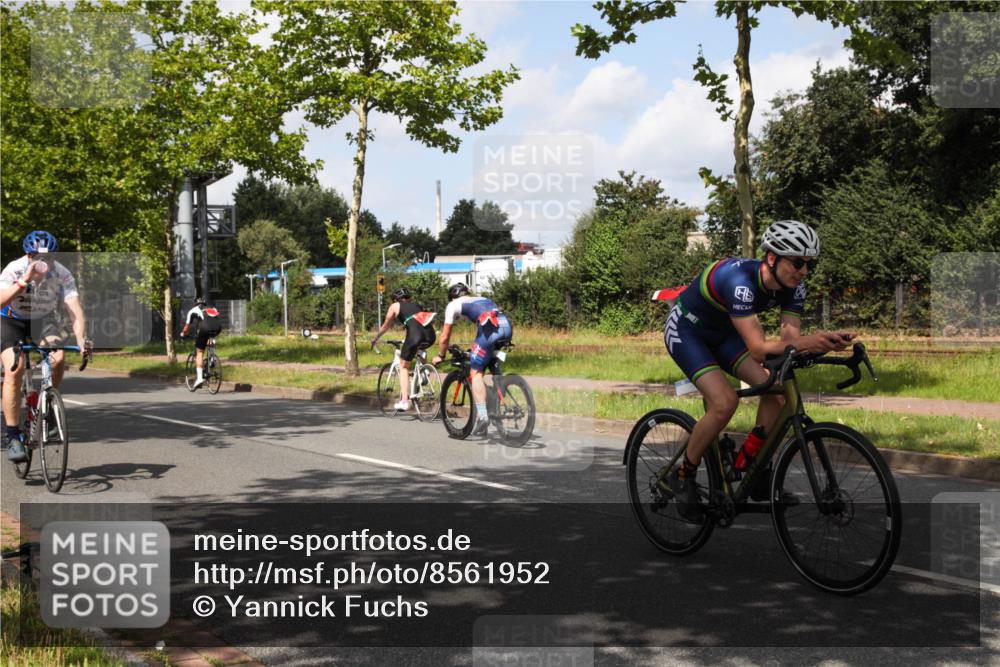 10.08.2025 - GEWOBA Citytriathlon Bremen Yannick Fuchs http://msf.ph/oto/8561952 10.08.2025 12:22:26 Radfahren 602, 663, 665, 803, 848, 870, 910, 1023 meine-sportfotos.de