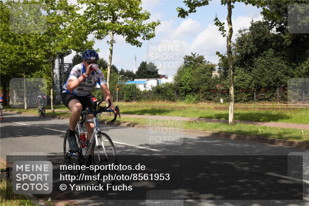 10.08.2025 - GEWOBA Citytriathlon Bremen Yannick Fuchs http://msf.ph/oto/8561953 10.08.2025 12:22:26 Radfahren 602, 663, 665, 803, 848, 870, 910, 1023 meine-sportfotos.de