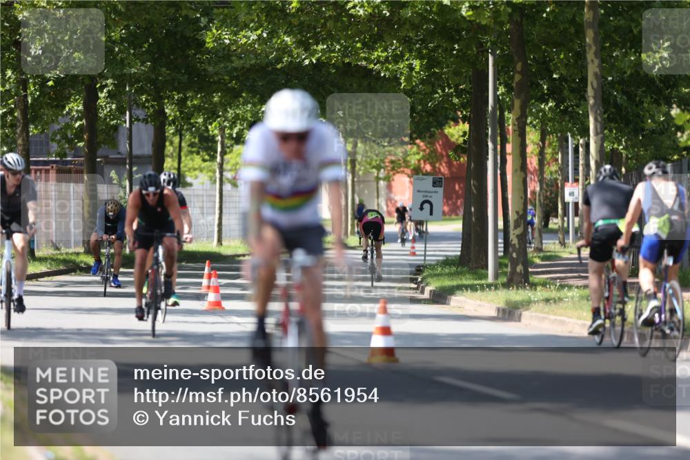 10.08.2025 - GEWOBA Citytriathlon Bremen Yannick Fuchs http://msf.ph/oto/8561954 10.08.2025 14:25:03 Radfahren 22, 166, 202, 235, 269, 346, 432 meine-sportfotos.de