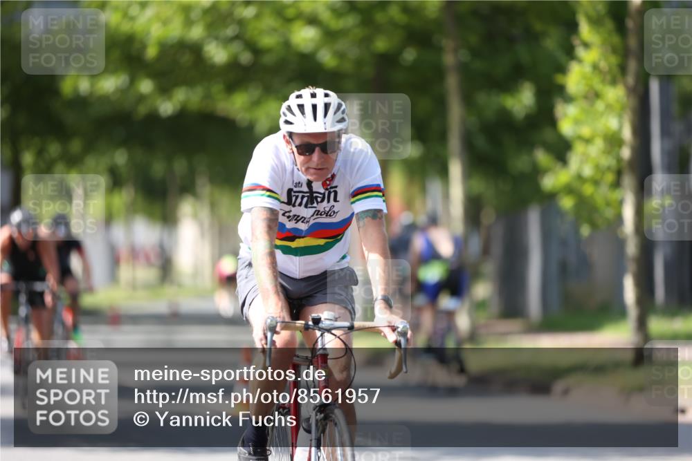 10.08.2025 - GEWOBA Citytriathlon Bremen Yannick Fuchs http://msf.ph/oto/8561957 10.08.2025 14:25:03 Radfahren 22, 166, 202, 235, 269, 346, 432 meine-sportfotos.de