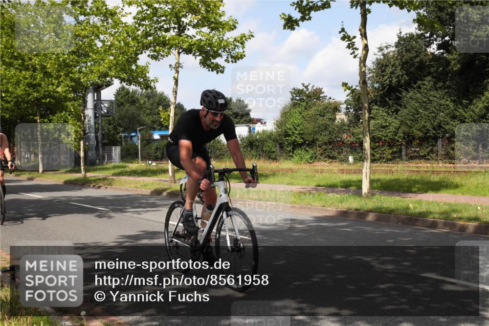 10.08.2025 - GEWOBA Citytriathlon Bremen Yannick Fuchs http://msf.ph/oto/8561958 10.08.2025 12:22:32 Radfahren 580, 602, 634, 663, 665, 803, 848, 870, 910, 926, 1023 meine-sportfotos.de