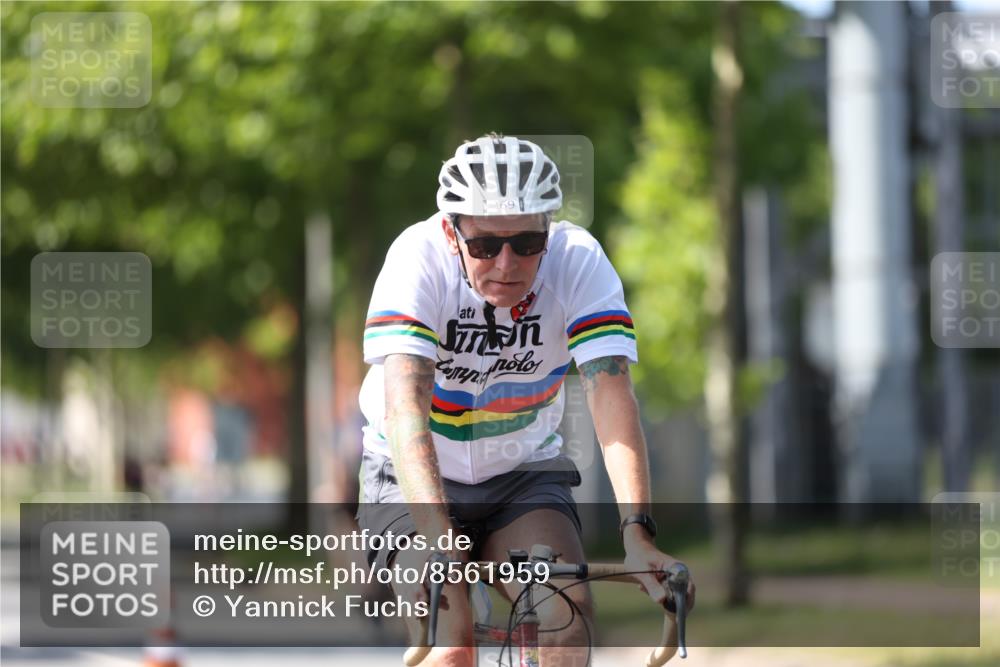10.08.2025 - GEWOBA Citytriathlon Bremen Yannick Fuchs http://msf.ph/oto/8561959 10.08.2025 14:25:03 Radfahren 22, 166, 202, 235, 269, 346, 432 meine-sportfotos.de