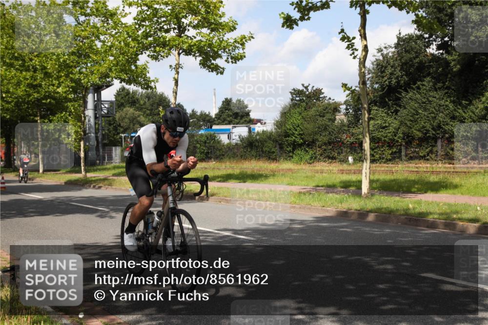10.08.2025 - GEWOBA Citytriathlon Bremen Yannick Fuchs http://msf.ph/oto/8561962 10.08.2025 12:22:34 Radfahren 580, 602, 634, 663, 665, 803, 848, 870, 910, 926, 1023 meine-sportfotos.de