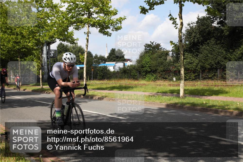 10.08.2025 - GEWOBA Citytriathlon Bremen Yannick Fuchs http://msf.ph/oto/8561964 10.08.2025 12:22:36 Radfahren 580, 602, 634, 663, 665, 803, 848, 870, 910, 926, 1023 meine-sportfotos.de