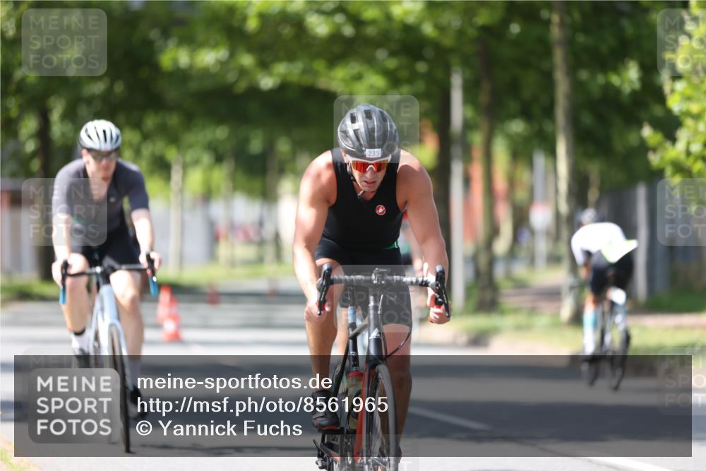 10.08.2025 - GEWOBA Citytriathlon Bremen Yannick Fuchs http://msf.ph/oto/8561965 10.08.2025 14:25:05 Radfahren 22, 49, 166, 202, 235, 267, 269, 270, 346, 462 meine-sportfotos.de