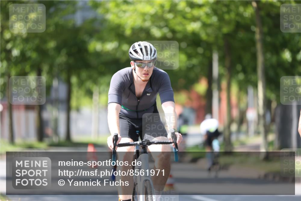 10.08.2025 - GEWOBA Citytriathlon Bremen Yannick Fuchs http://msf.ph/oto/8561971 10.08.2025 14:25:06 Radfahren 22, 49, 85, 166, 202, 235, 267, 269, 270, 346, 462 meine-sportfotos.de