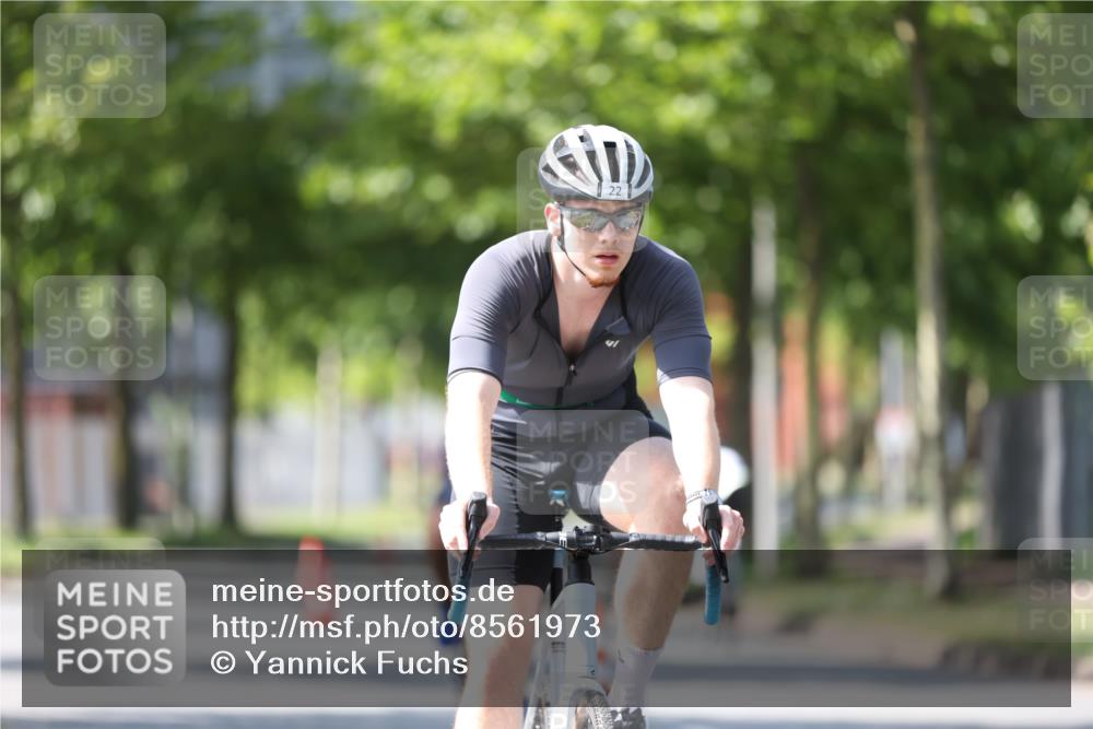 10.08.2025 - GEWOBA Citytriathlon Bremen Yannick Fuchs http://msf.ph/oto/8561973 10.08.2025 14:25:06 Radfahren 22, 49, 85, 166, 202, 235, 267, 269, 270, 346, 462 meine-sportfotos.de