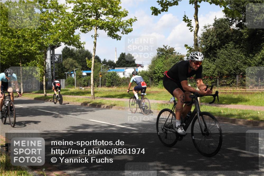 10.08.2025 - GEWOBA Citytriathlon Bremen Yannick Fuchs http://msf.ph/oto/8561974 10.08.2025 12:22:51 Radfahren 580, 634, 658, 690, 714, 729, 926 meine-sportfotos.de