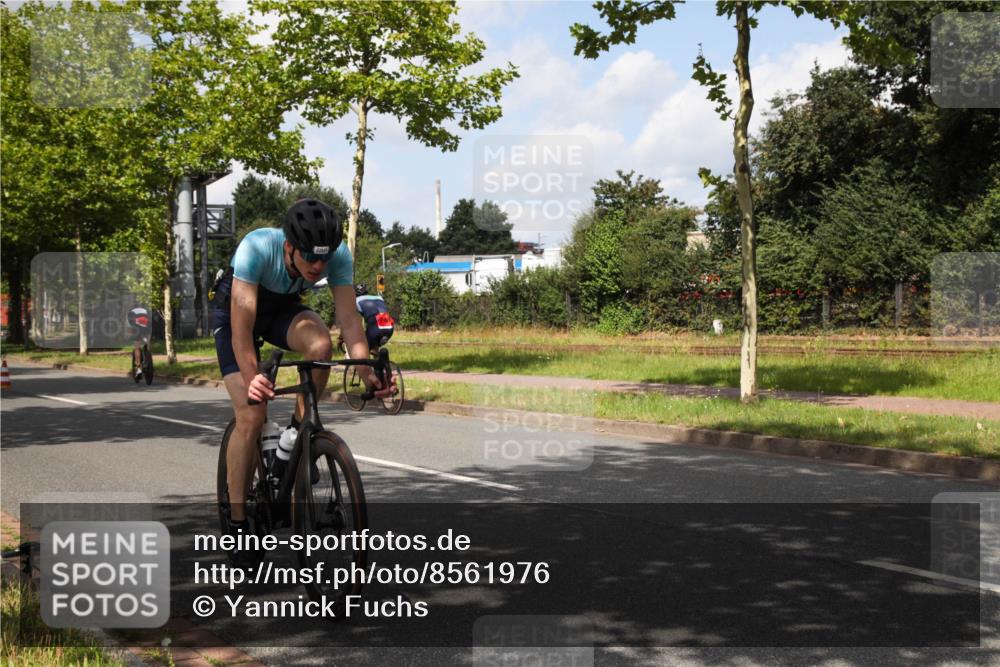 10.08.2025 - GEWOBA Citytriathlon Bremen Yannick Fuchs http://msf.ph/oto/8561976 10.08.2025 12:22:51 Radfahren 580, 634, 658, 690, 714, 729, 926 meine-sportfotos.de