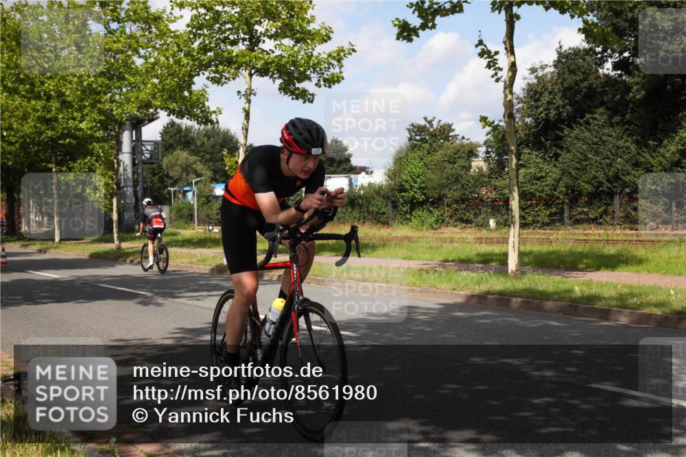 10.08.2025 - GEWOBA Citytriathlon Bremen Yannick Fuchs http://msf.ph/oto/8561980 10.08.2025 12:23:02 Radfahren 589, 603, 658, 690, 714, 729, 921, 934 meine-sportfotos.de