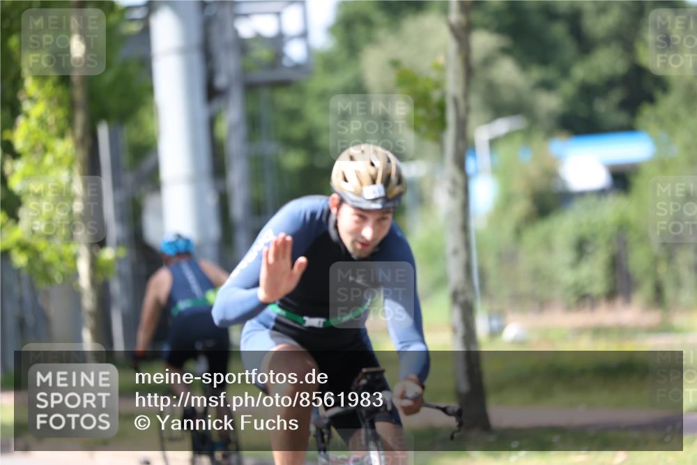 10.08.2025 - GEWOBA Citytriathlon Bremen Yannick Fuchs http://msf.ph/oto/8561983 10.08.2025 14:25:07 Radfahren 22, 49, 85, 166, 202, 235, 267, 269, 270, 346, 462 meine-sportfotos.de