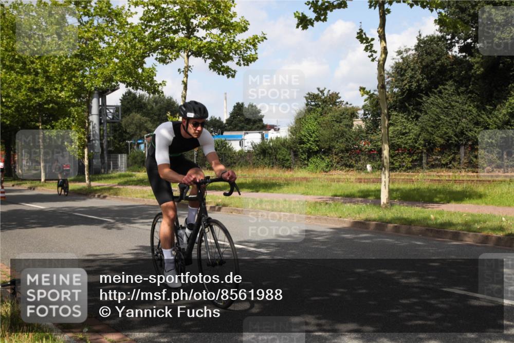 10.08.2025 - GEWOBA Citytriathlon Bremen Yannick Fuchs http://msf.ph/oto/8561988 10.08.2025 12:23:17 Radfahren 589, 603, 606, 638, 696, 740, 754, 802, 921, 934, 953 meine-sportfotos.de