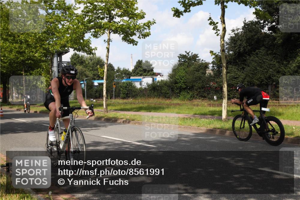 10.08.2025 - GEWOBA Citytriathlon Bremen Yannick Fuchs http://msf.ph/oto/8561991 10.08.2025 12:23:23 Radfahren 589, 606, 638, 696, 740, 754, 802, 921, 934, 945, 953 meine-sportfotos.de
