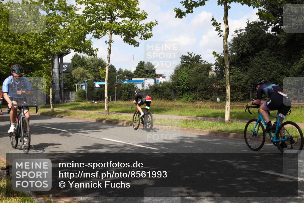 10.08.2025 - GEWOBA Citytriathlon Bremen Yannick Fuchs http://msf.ph/oto/8561993 10.08.2025 12:23:24 Radfahren 589, 606, 638, 696, 740, 754, 802, 921, 934, 945, 953 meine-sportfotos.de