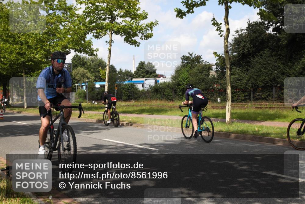 10.08.2025 - GEWOBA Citytriathlon Bremen Yannick Fuchs http://msf.ph/oto/8561996 10.08.2025 12:23:24 Radfahren 589, 606, 638, 696, 740, 754, 802, 921, 934, 945, 953 meine-sportfotos.de