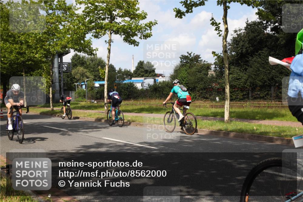 10.08.2025 - GEWOBA Citytriathlon Bremen Yannick Fuchs http://msf.ph/oto/8562000 10.08.2025 12:23:25 Radfahren 589, 606, 638, 696, 740, 754, 802, 921, 934, 945, 953 meine-sportfotos.de